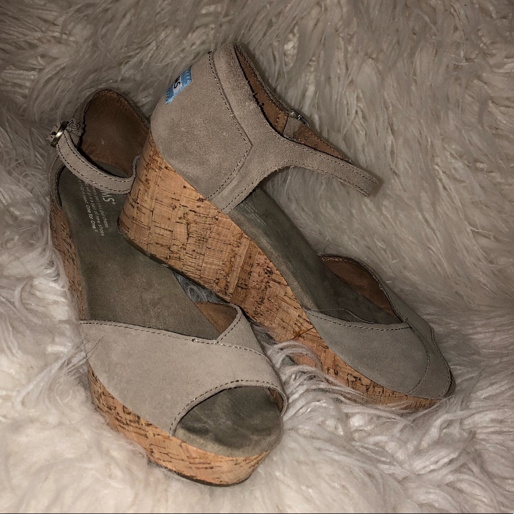 Tom’s Tan Wedge Sandal
